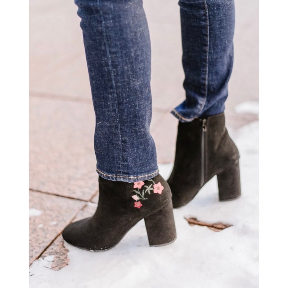 Embroidered ankle boots 8.5